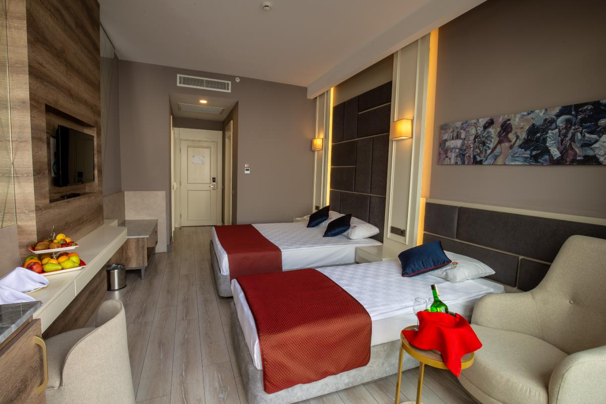 En fazla 3 yetişkin veya 2 yetişkin + 2 çocuk.