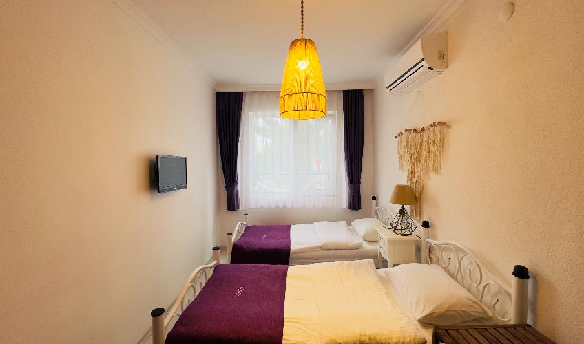 En fazla 2 yetişkin.