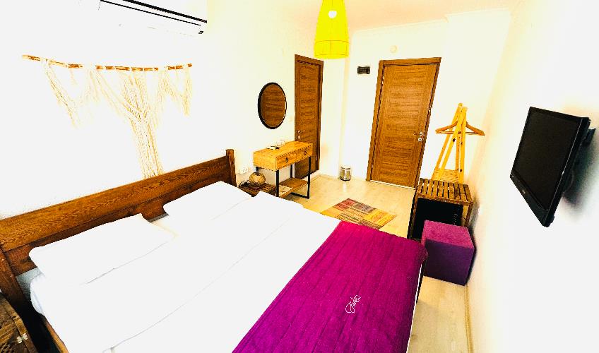 En fazla 2 yetişkin.