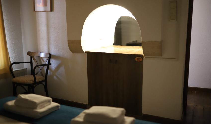 En fazla 2 yetişkin.