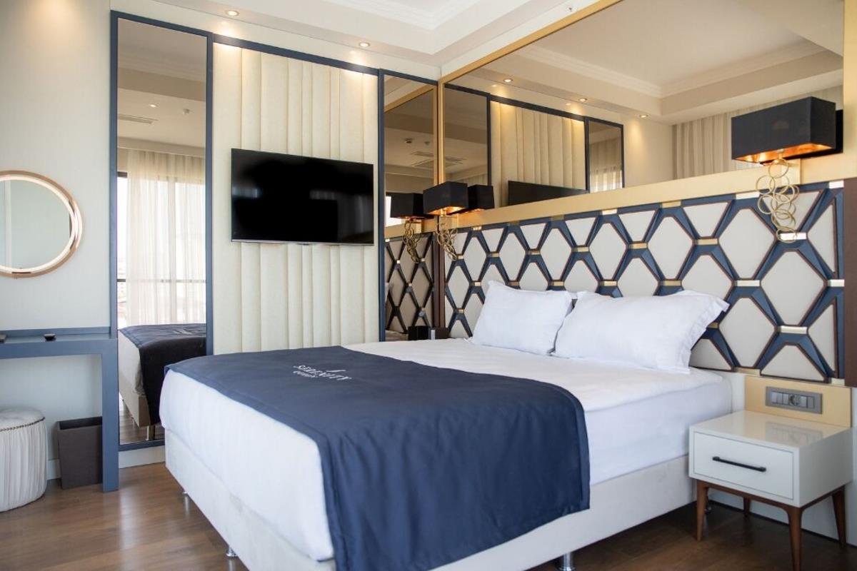 En fazla 3 yetişkin + 1 çocuk veya 2 yetişkin + 2 çocuk.