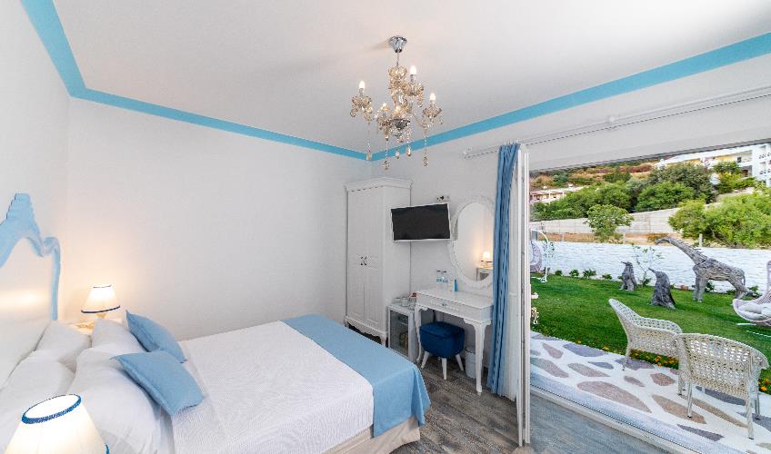 En fazla 3 yetişkin.