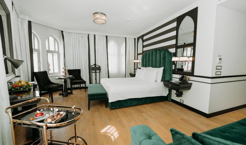 En fazla 2 yetişkin.