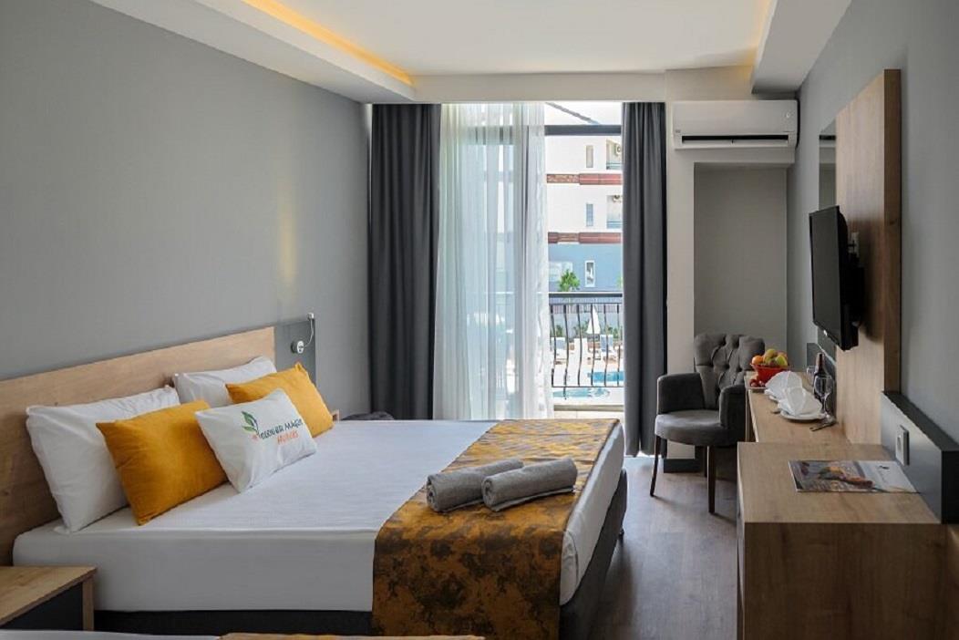 En fazla 3 yetişkin + 1 bebek (0-2 yaş) veya 2 yetişkin + 1 çocuk + 1 bebek (0-2 yaş).