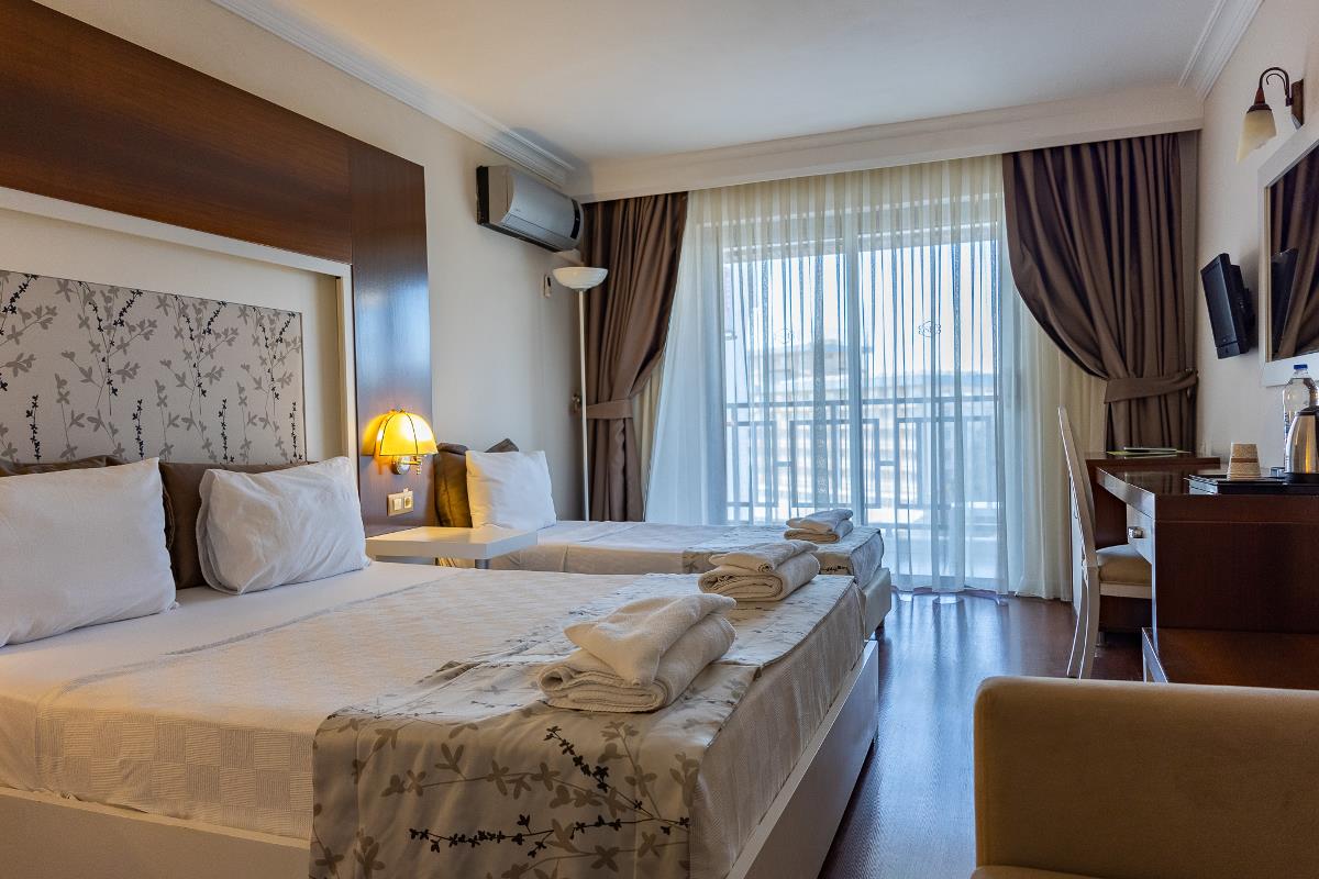 En fazla 3 yetişkin + 1 çocuk veya 2 yetişkin + 2 çocuk.