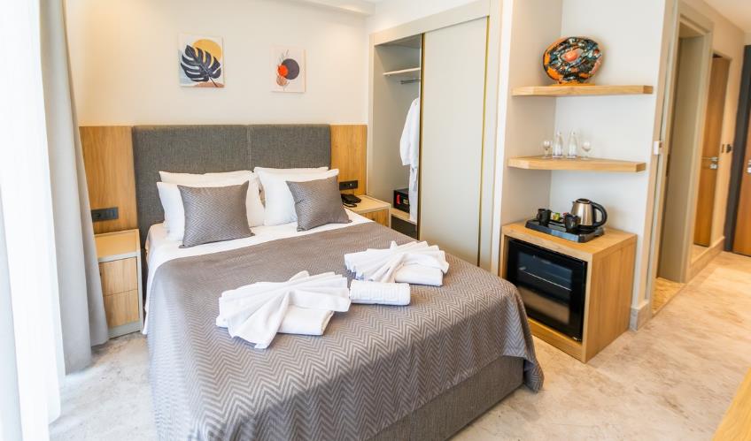 En fazla 2 yetişkin.