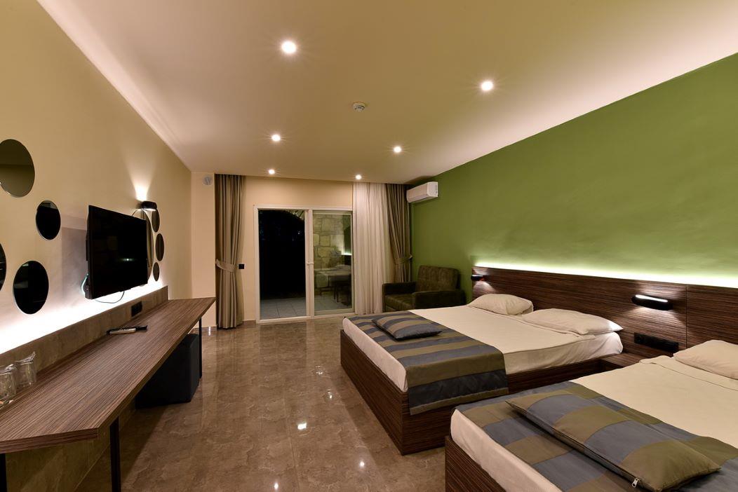 En az 2 yetişkin, En fazla 3 yetişkin + 1 çocuk veya 2 yetişkin + 2 çocuk.