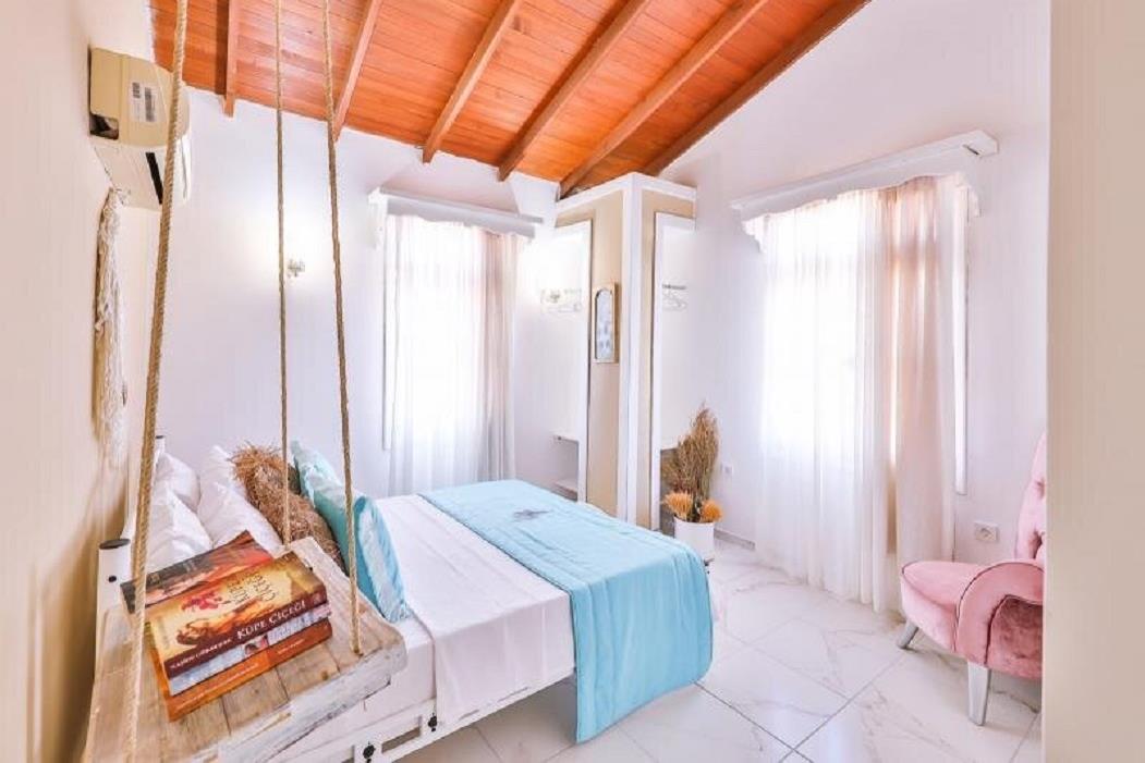 En fazla 2 yetişkin.