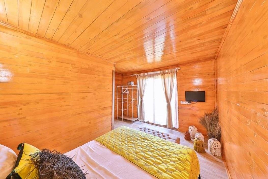 En fazla 2 yetişkin.