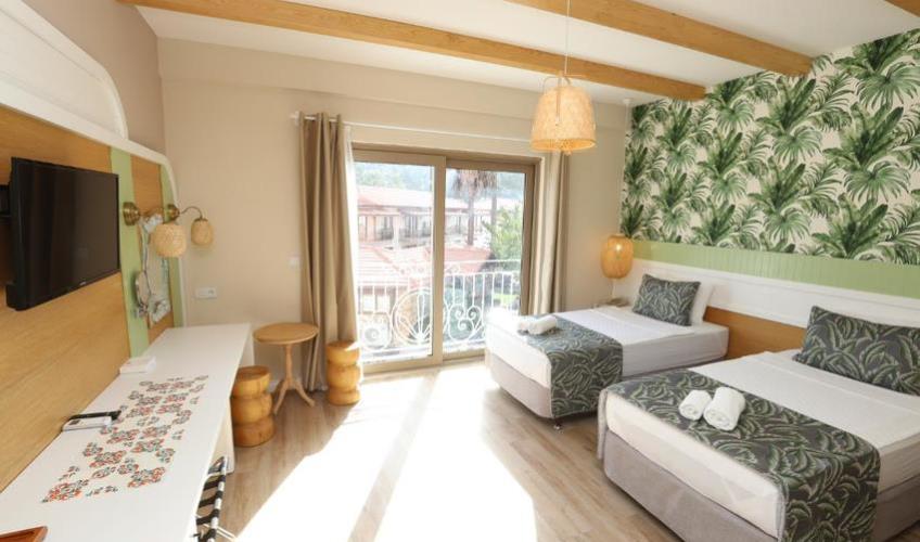 En fazla 3 yetişkin + 1 bebek (0-2 yaş).