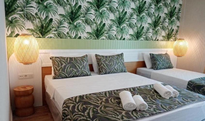 En fazla 3 yetişkin + 1 bebek (0-2 yaş).