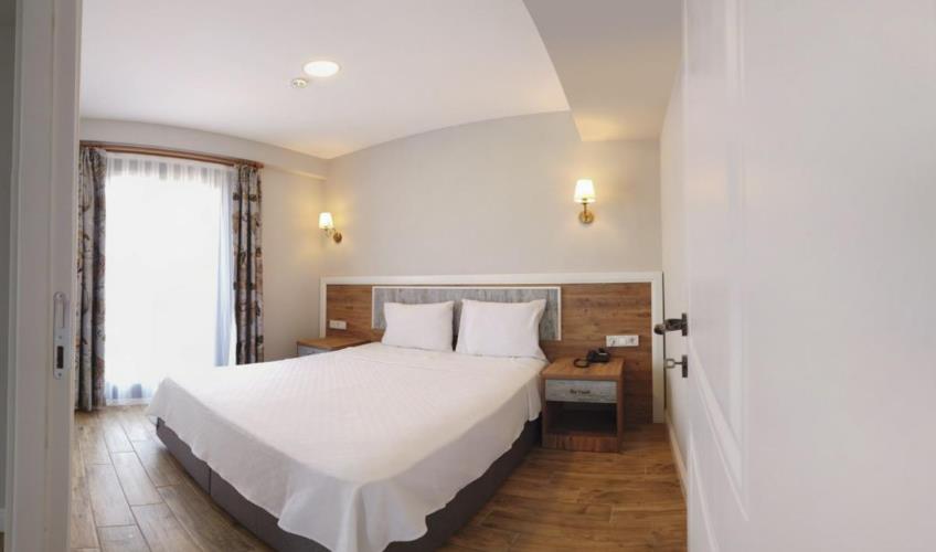 En fazla 3 yetişkin veya 2 yetişkin + 1 çocuk.