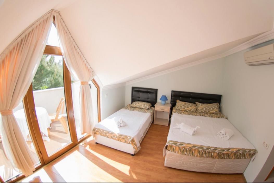 En az 2 yetişkin, En fazla 4 yetişkin veya 3 yetişkin + 1 çocuk.