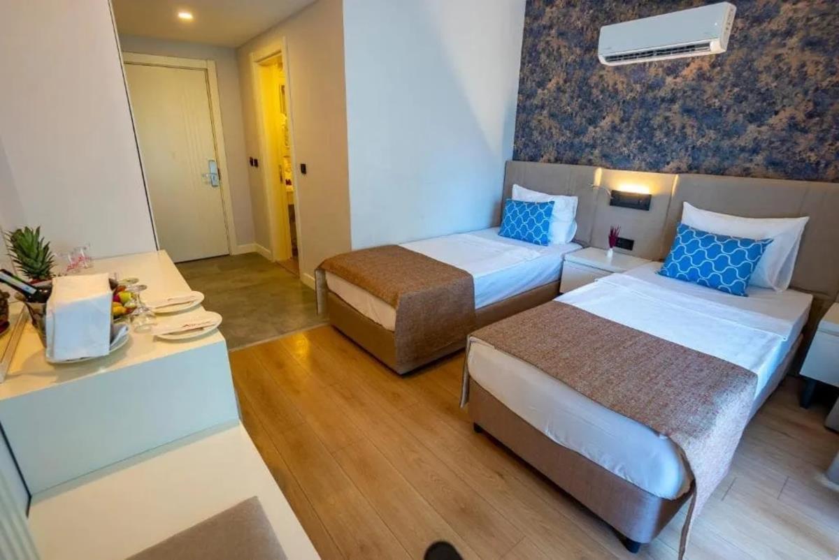 En fazla 3 yetişkin veya 2 yetişkin + 1 çocuk.