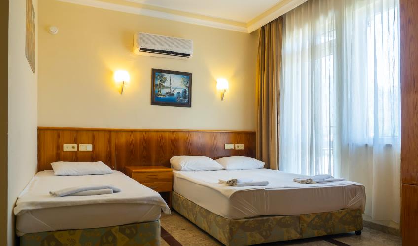 En az 2 yetişkin, En fazla 3 yetişkin.