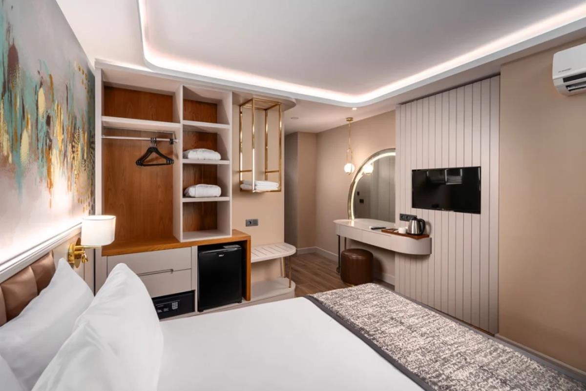 En az 4 yetişkin, En fazla 4 yetişkin.