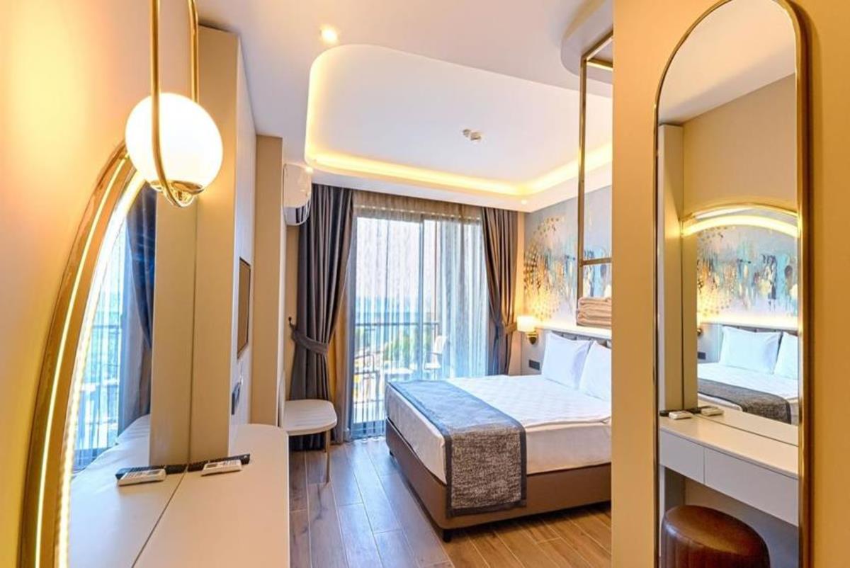 En fazla 3 yetişkin.