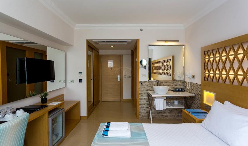 En fazla 2 yetişkin.