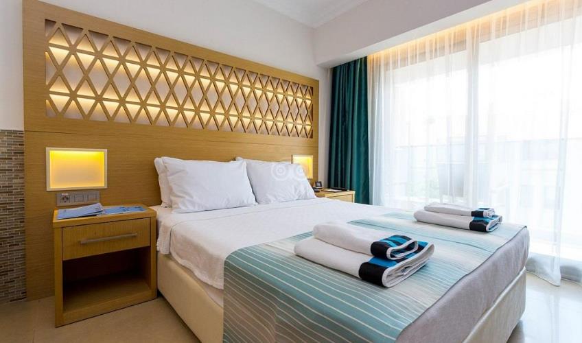 En az 2 yetişkin, En fazla 3 yetişkin.