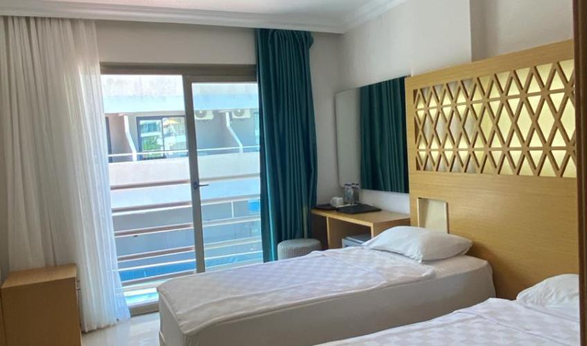 En fazla 2 yetişkin.