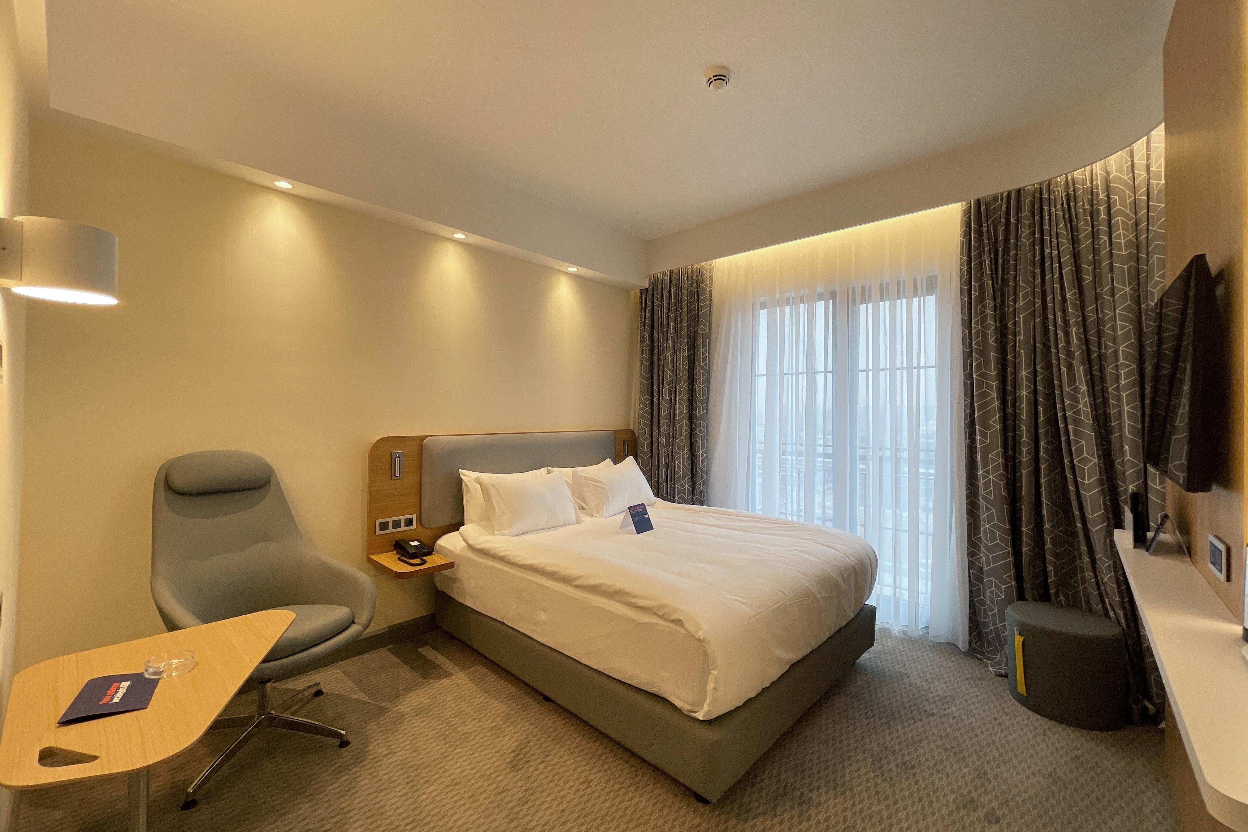 En fazla 2 yetişkin veya 1 yetişkin + 1 çocuk.