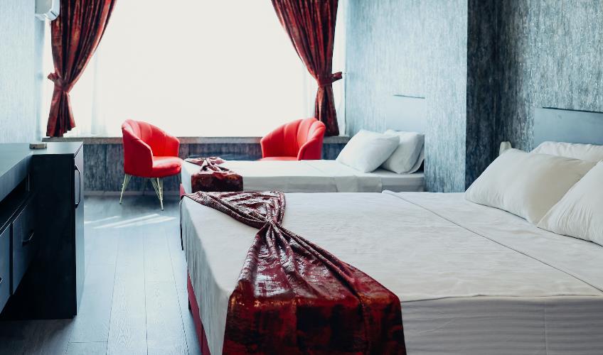 En az 2 yetişkin, En fazla 3 yetişkin veya 2 yetişkin + 1 çocuk.