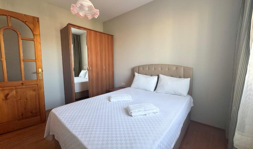 En fazla 4 yetişkin.