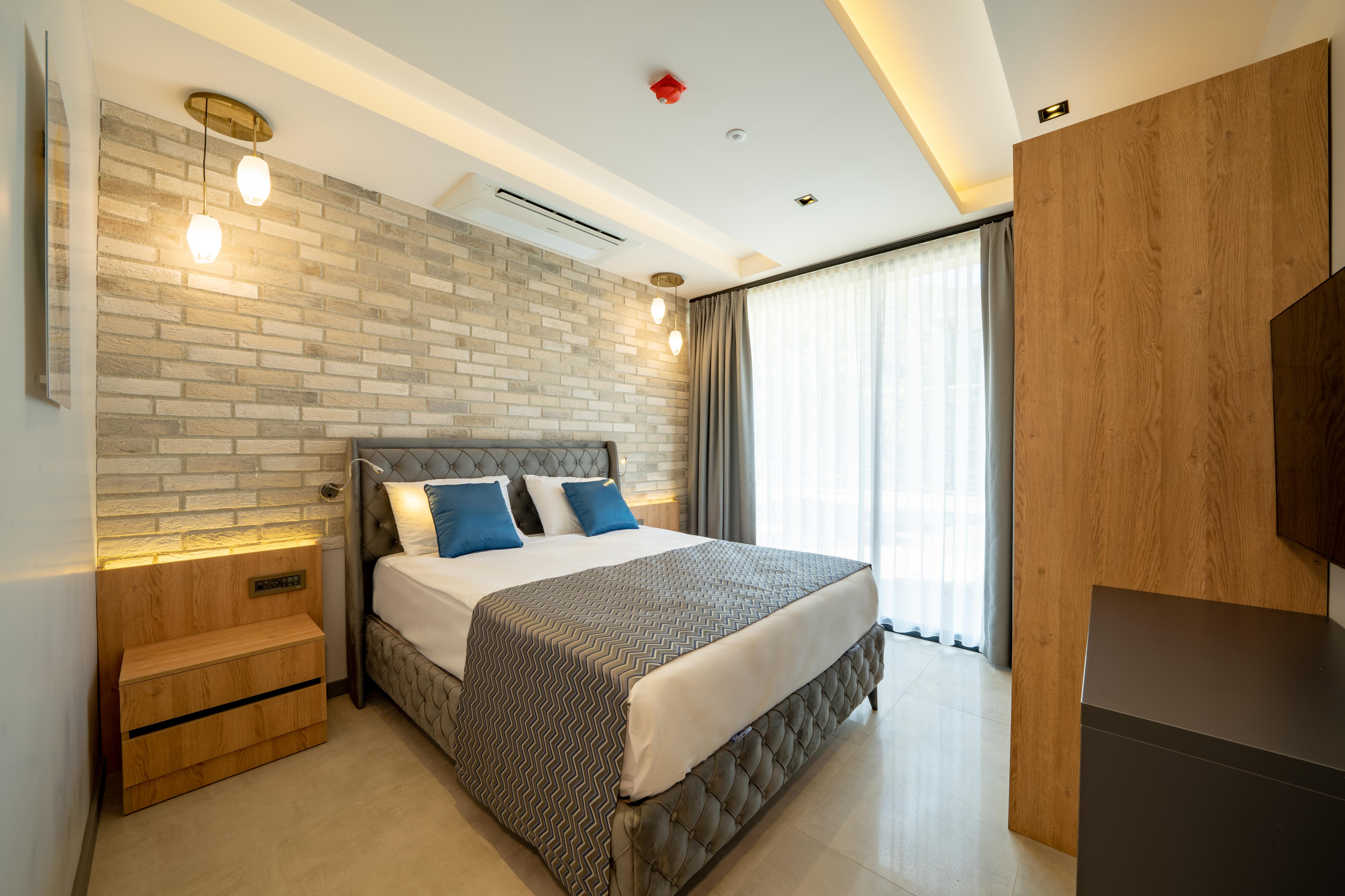 En az 2 yetişkin, En fazla 4 yetişkin veya 3 yetişkin + 1 çocuk.