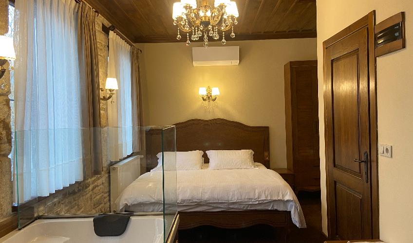 En fazla 2 yetişkin.