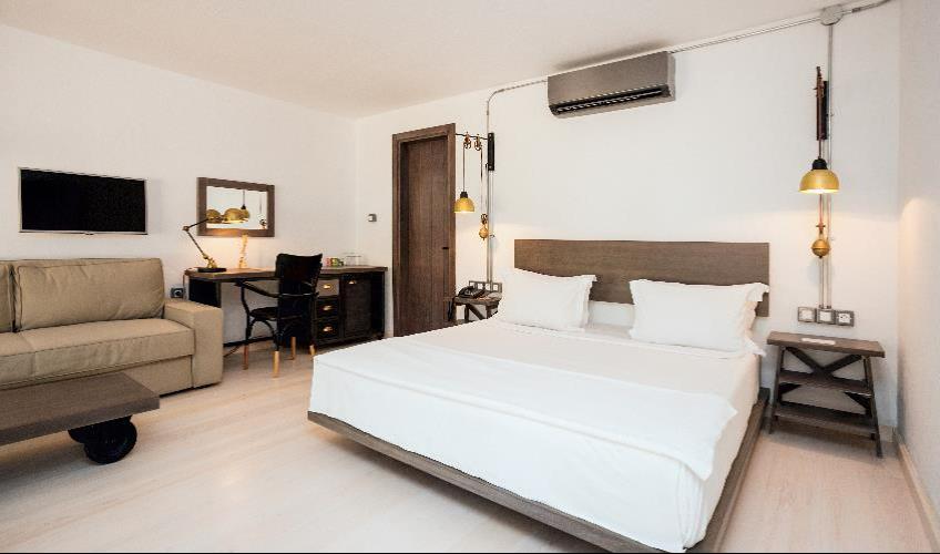 En fazla 3 yetişkin.