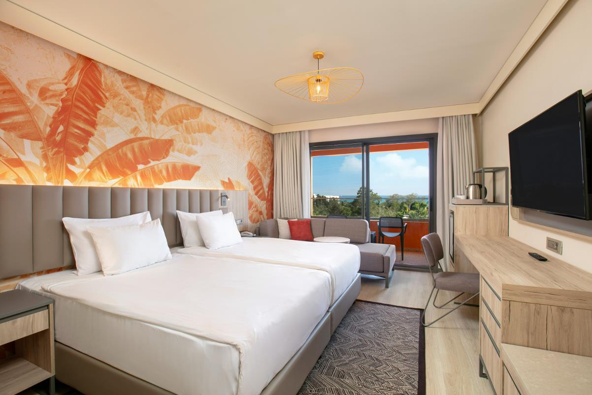 En fazla 3 yetişkin veya 2 yetişkin + 1 çocuk.