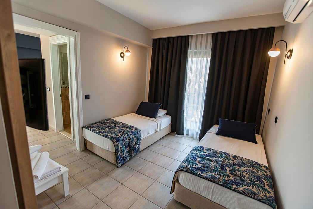 En az 2 yetişkin, En fazla 4 yetişkin veya 3 yetişkin + 1 çocuk.