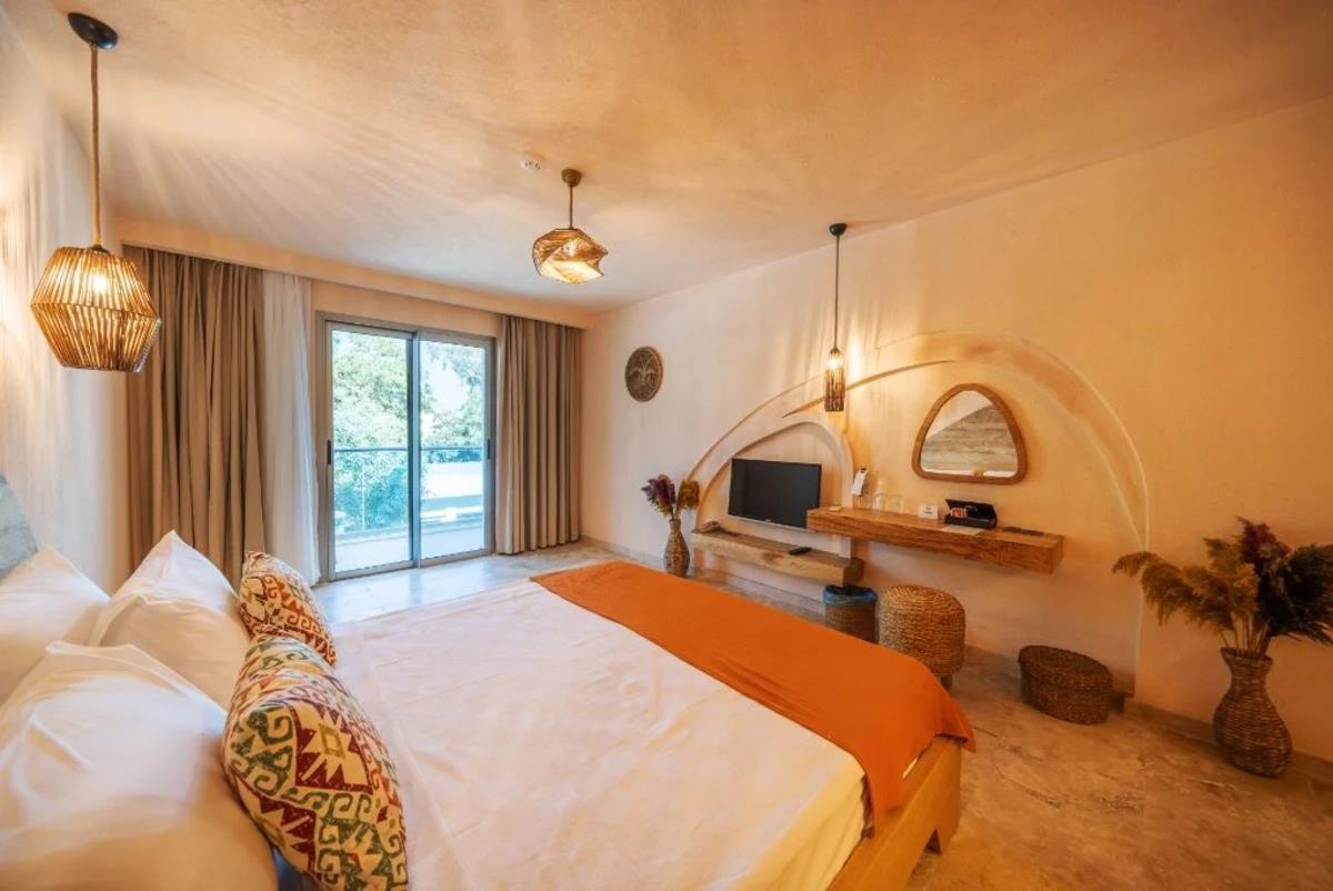 En fazla 3 yetişkin.