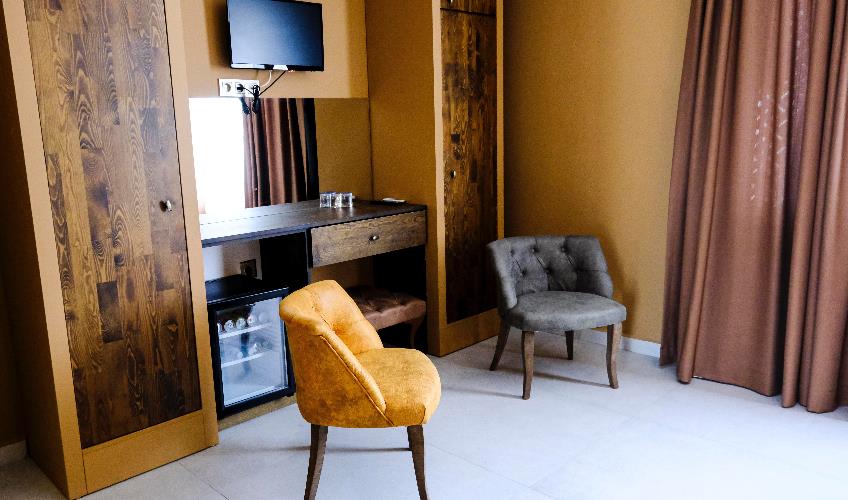 En fazla 2 yetişkin.