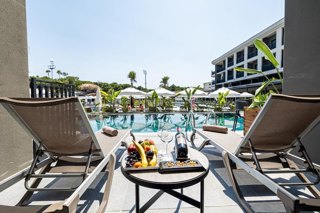 En fazla 2 yetişkin.