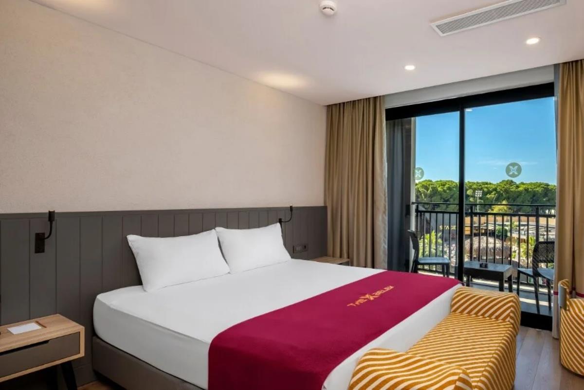 En az 2 yetişkin, En fazla 4 yetişkin veya 3 yetişkin + 1 çocuk.