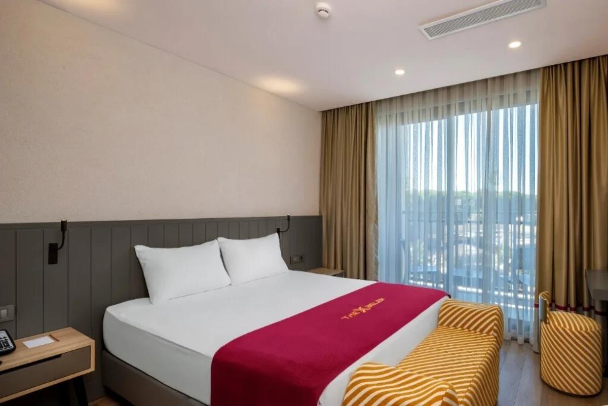 En az 2 yetişkin, En fazla 4 yetişkin.