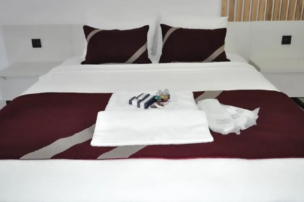 En az 2 yetişkin, En fazla 4 yetişkin + 1 bebek (0-2 yaş) veya 3 yetişkin + 1 çocuk + 1 bebek (0-2 yaş).