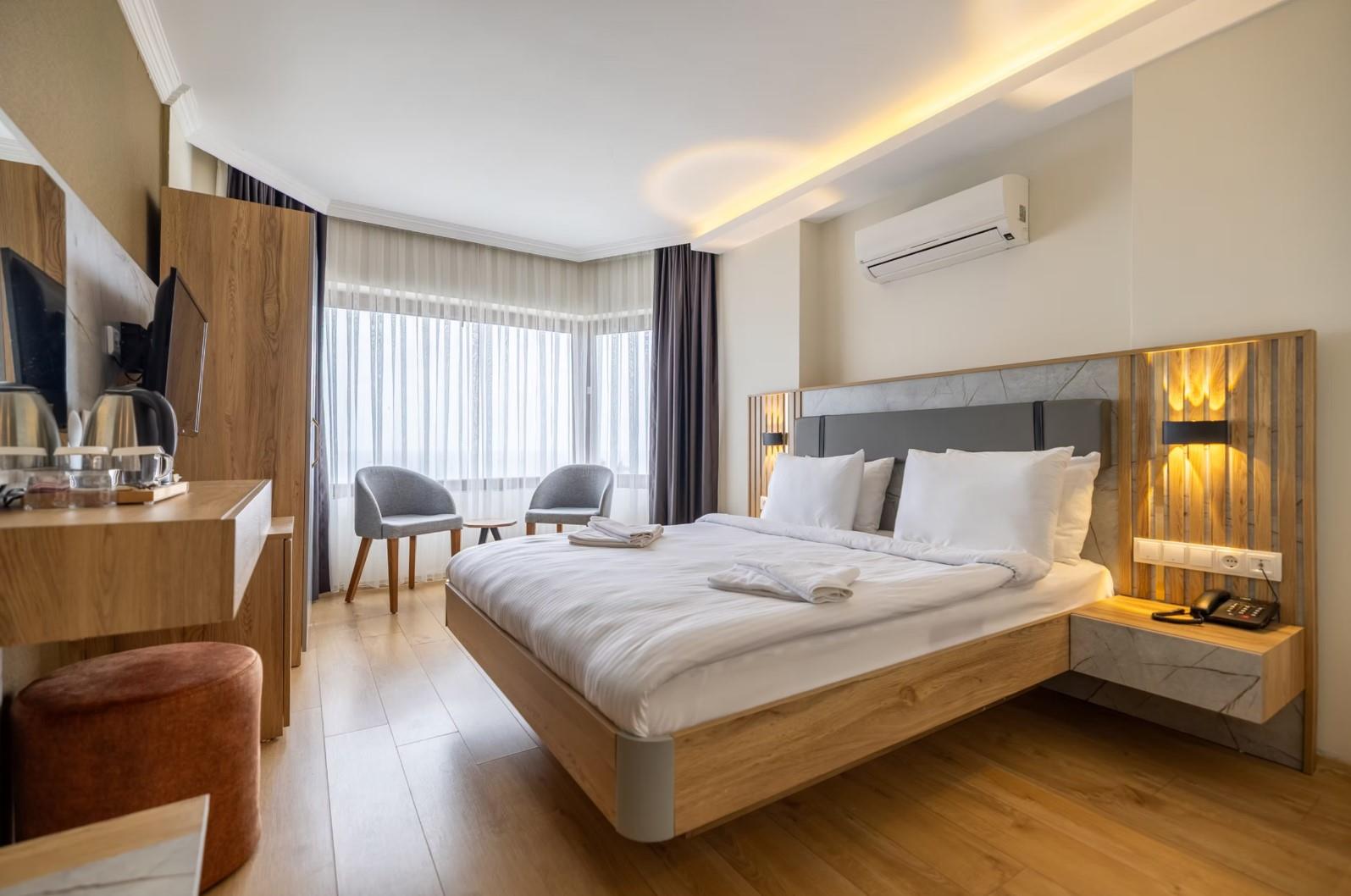 En fazla 3 yetişkin veya 2 yetişkin + 1 çocuk.