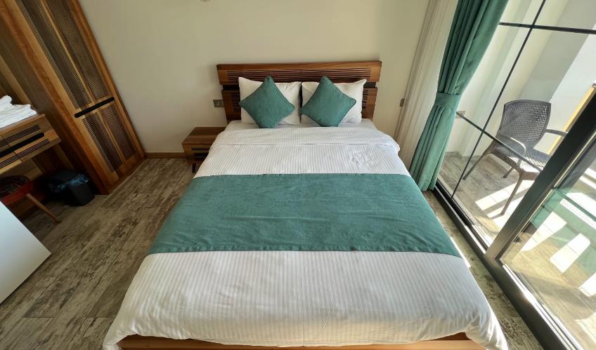 En fazla 2 yetişkin.