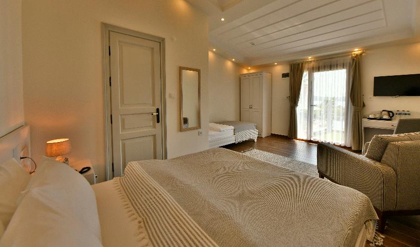 En fazla 3 yetişkin.