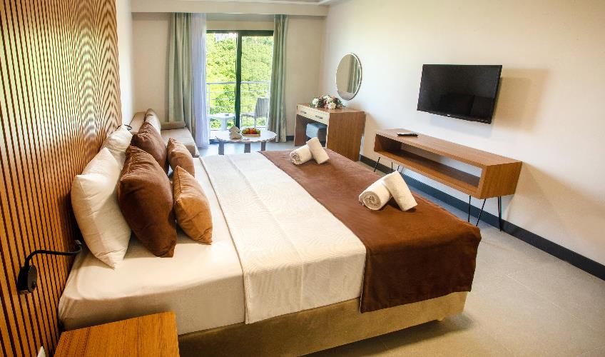 En az 2 yetişkin, En fazla 4 yetişkin + 1 bebek (0-2 yaş) veya 3 yetişkin + 1 çocuk + 1 bebek (0-2 yaş).