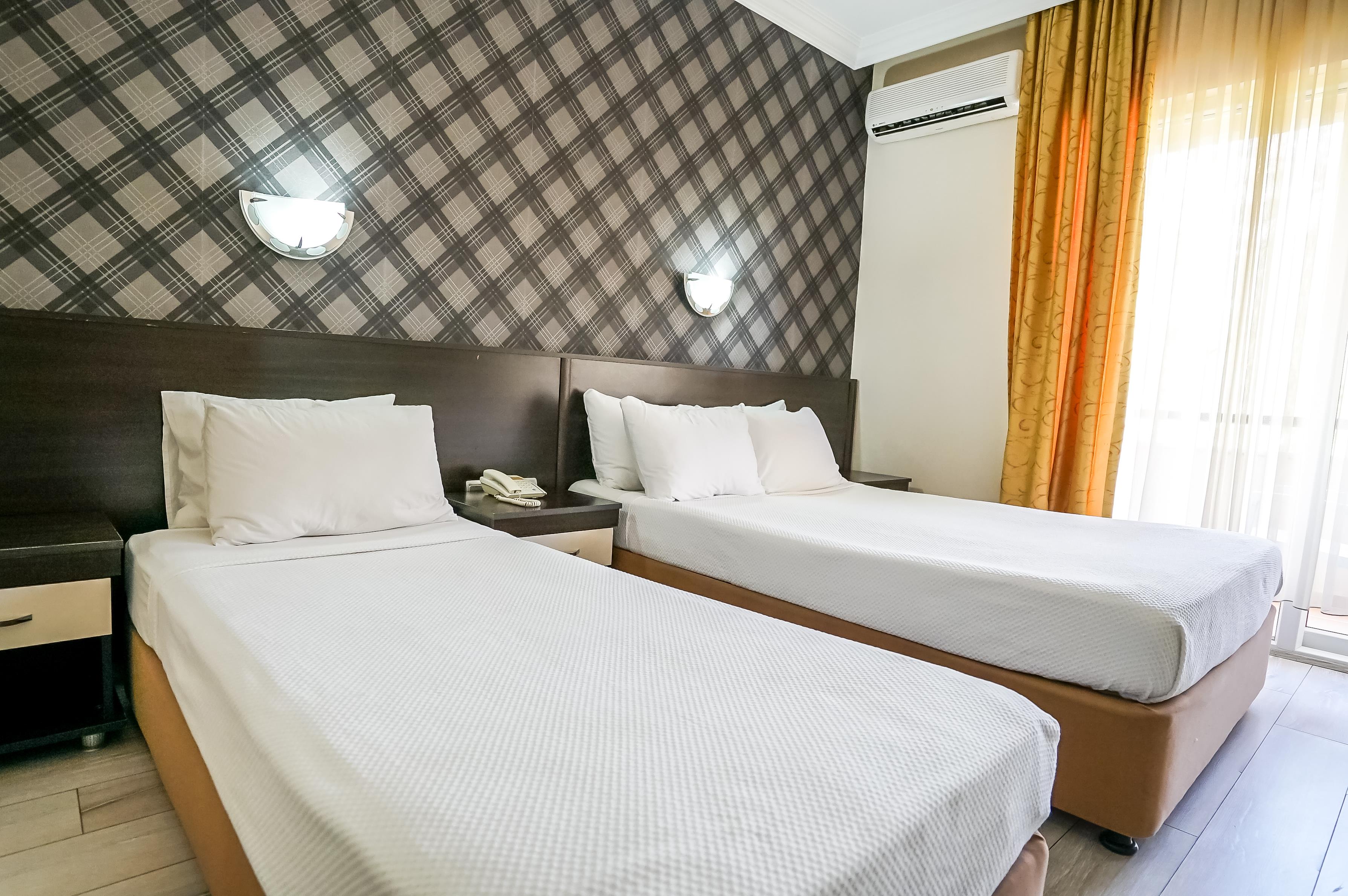 En fazla 3 yetişkin veya 2 yetişkin + 1 çocuk.