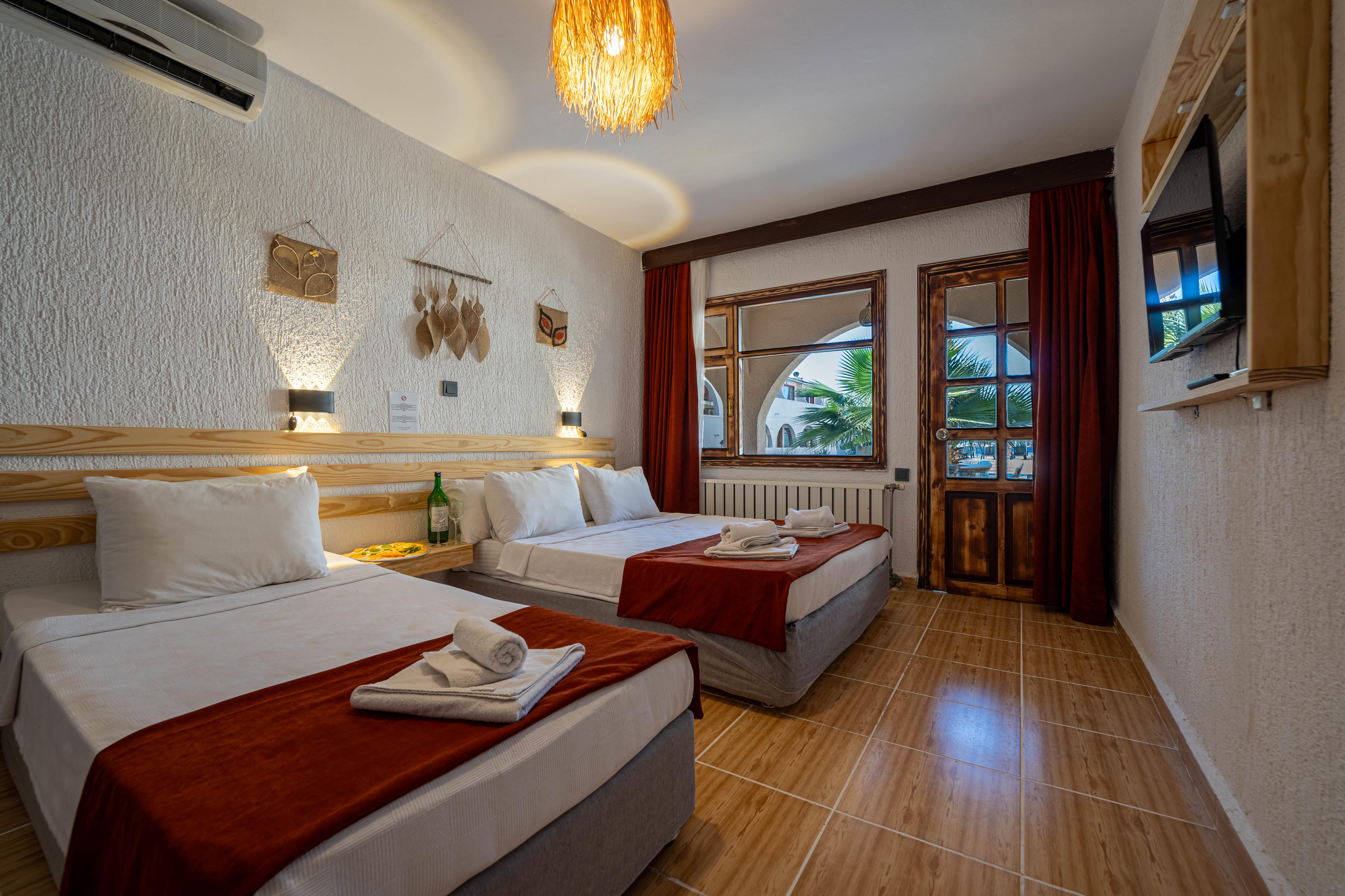 En fazla 3 yetişkin.