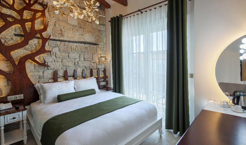 En fazla 2 yetişkin.