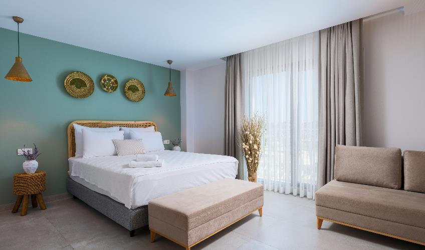 En fazla 4 yetişkin + 1 bebek (0-2 yaş).