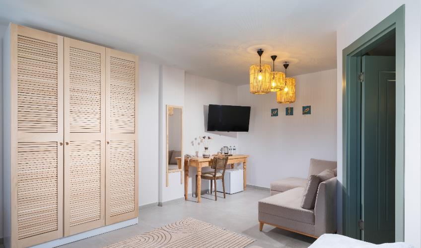 En fazla 4 yetişkin + 1 bebek (0-2 yaş).