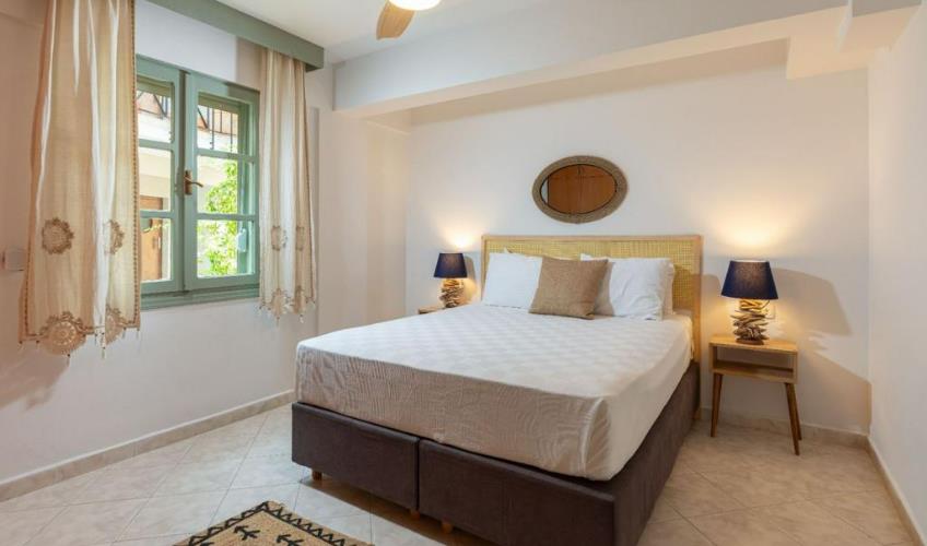 En fazla 4 yetişkin + 1 bebek (0-2 yaş) veya 3 yetişkin + 1 çocuk + 1 bebek (0-2 yaş).