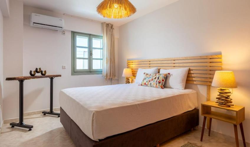 En fazla 4 yetişkin + 1 bebek (0-2 yaş) veya 3 yetişkin + 1 çocuk + 1 bebek (0-2 yaş).