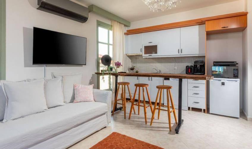 En az 2 yetişkin, En fazla 2 yetişkin + 1 bebek (0-2 yaş).